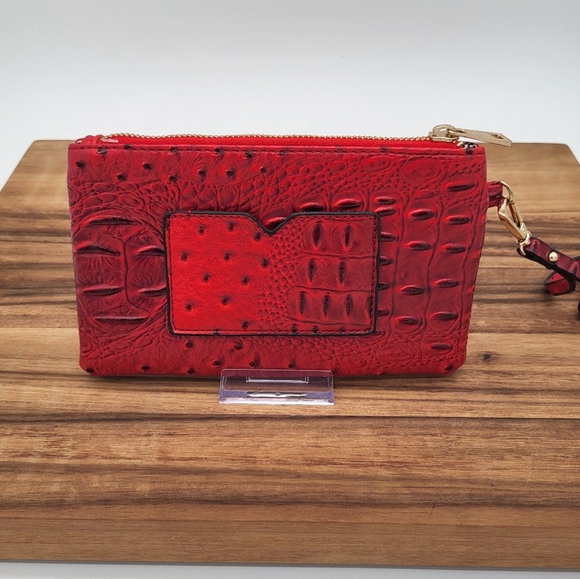Handbags - Elegant Faux Crocodile-Embossed Women's Wristlet